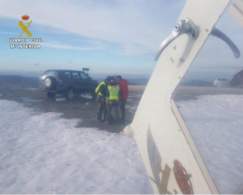 La Guardia Civil rescata a un montañero en el Pico Miravalles de Candín La Guardia Civil rescata a un montañero en el Pico Miravalles de Candín
